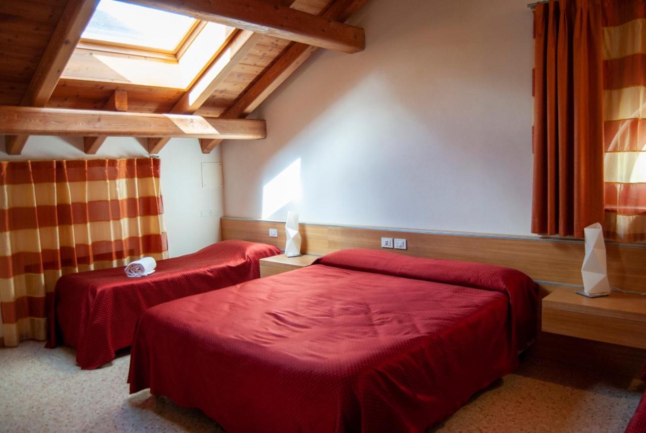 Agriturismo Antico Splendore Villa Pullir Luaran gambar