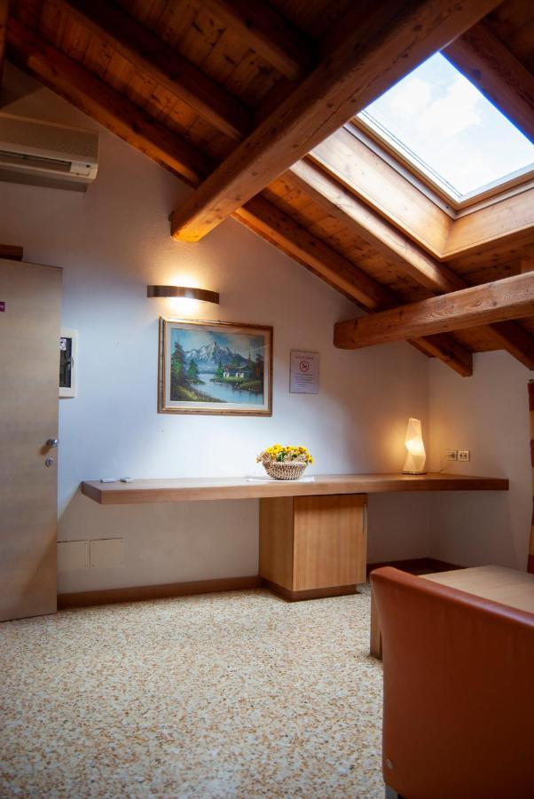 Agriturismo Antico Splendore Villa Pullir Luaran gambar