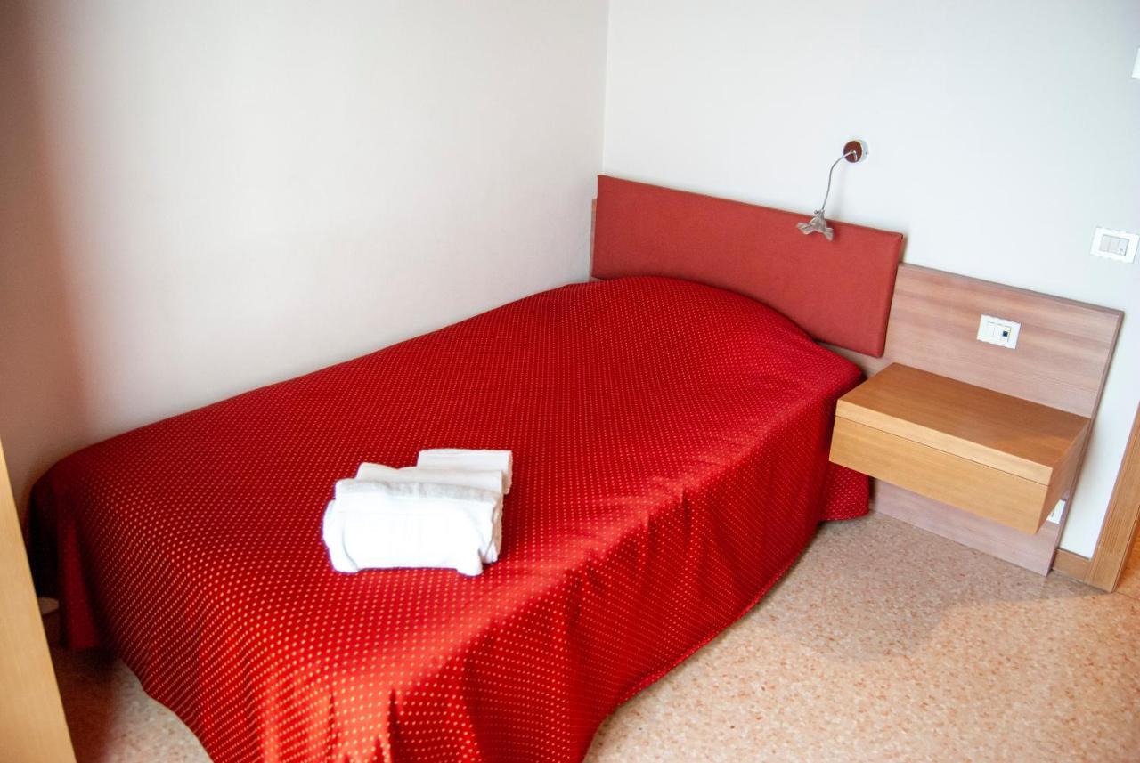 Agriturismo Antico Splendore Villa Pullir Luaran gambar